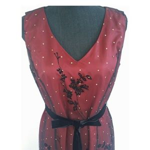 018 Beautiful dress size 12 in excellent condition. Wore it only once.